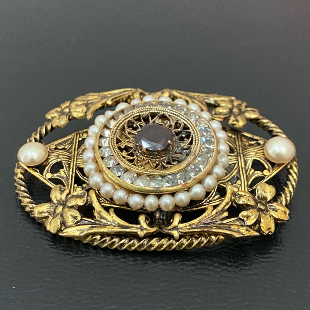 Vintage Unsigned Filigree Garnet Birthstone Faux Pearl Ornate Gold-tone Brooch - Picture 3 of 12